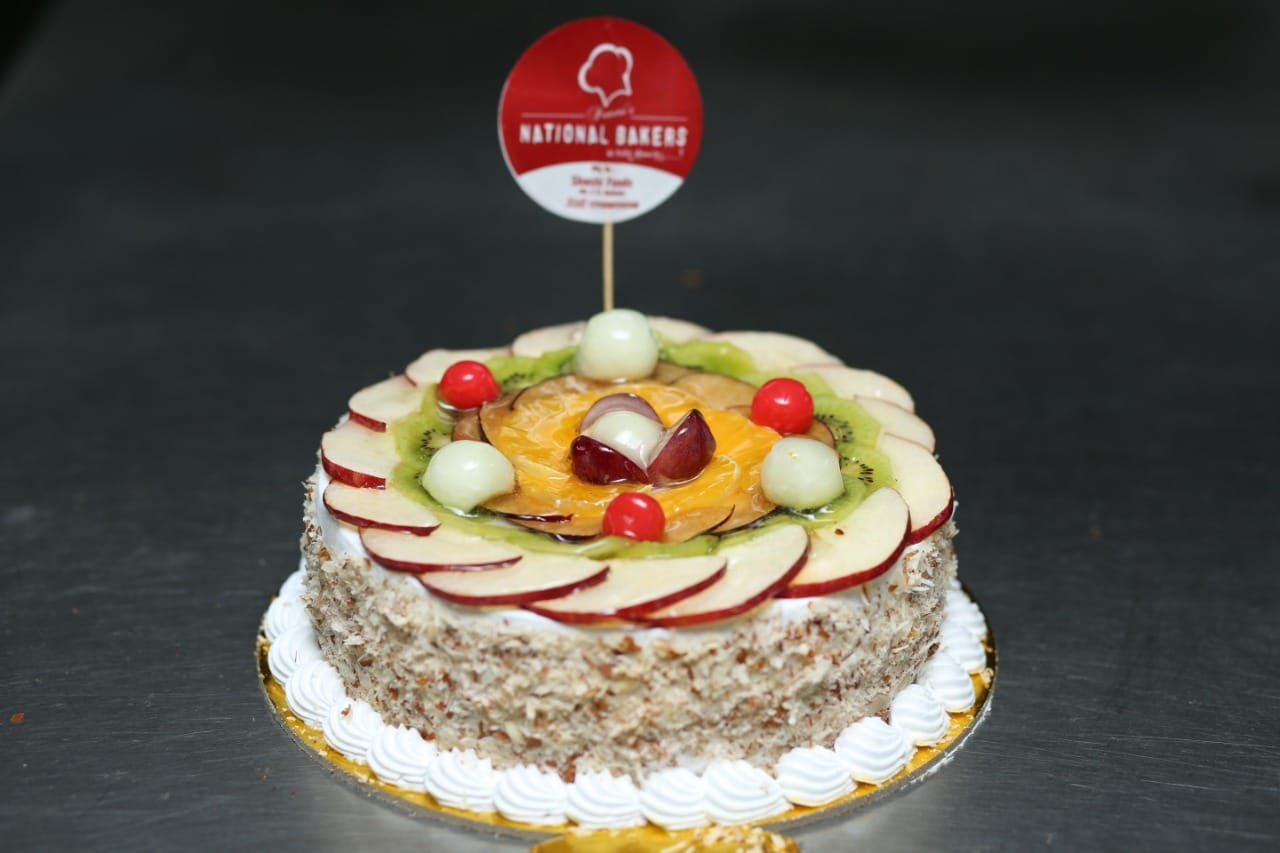 Pineapple Garnish Cake